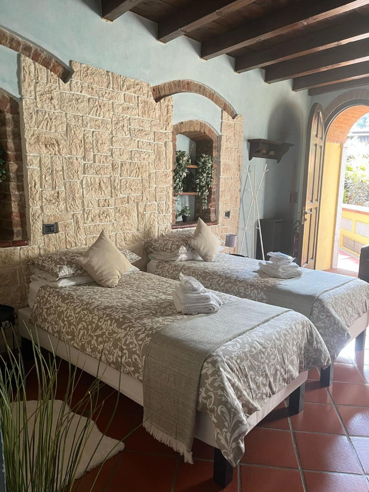 Monolocale Adelaide Abbadesse Guest House Milano Esterno foto